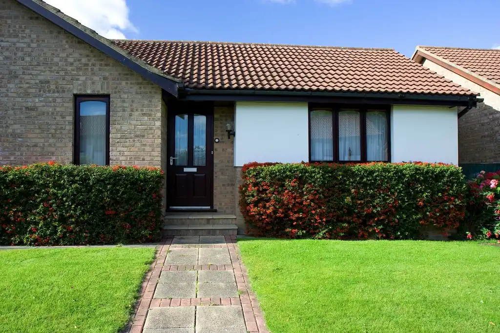 Bungalow with lawn area
